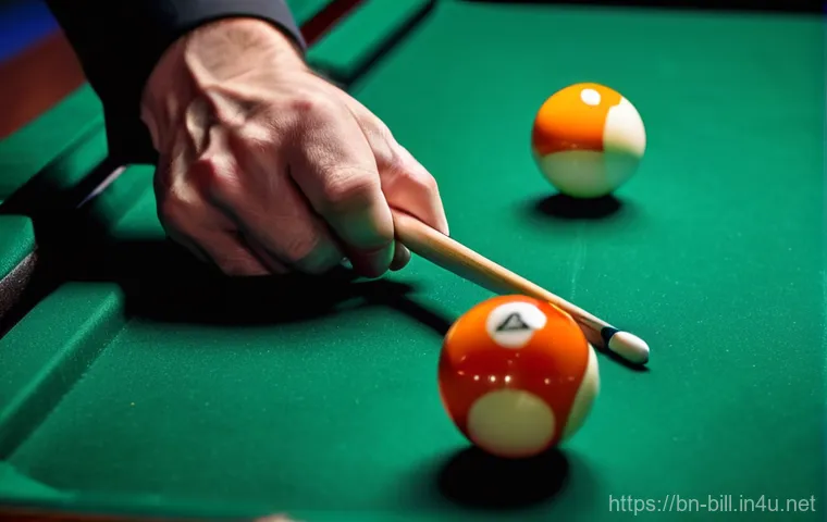 당구 공 정렬 방법 - A close-up, high-angle shot of a billiards table, specifically focusing on a perfectly formed triang... 당구 공 정렬 방법 - A close-up, high-angle shot of a billiards table, specifically focusing on a perfectly formed triang...